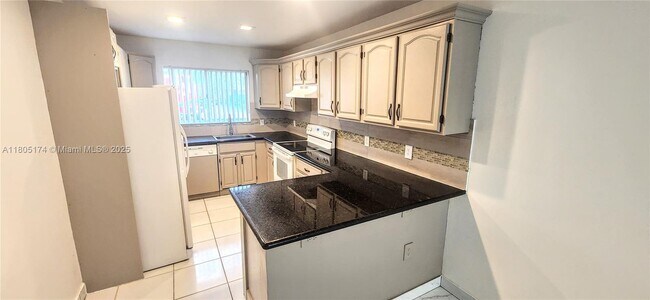 Foto del edificio - 2510 NE 184th Terrace