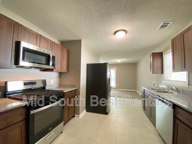Building Photo - 4621 Eastwood St
