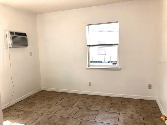 Building Photo - 110 Forest Ave