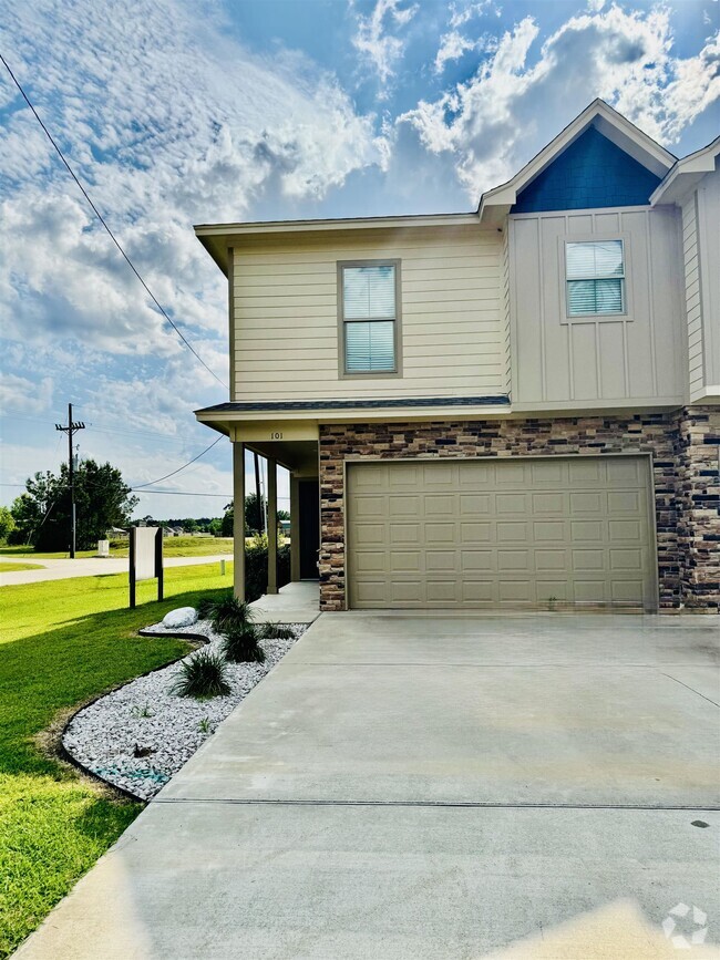 Building Photo - 5100 Westgate Ln