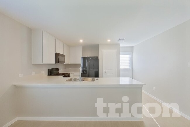 Building Photo - 911 Ponderosa Ln