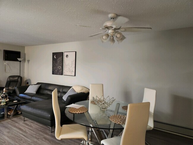 Foto del edificio - 14 Parkside Ct