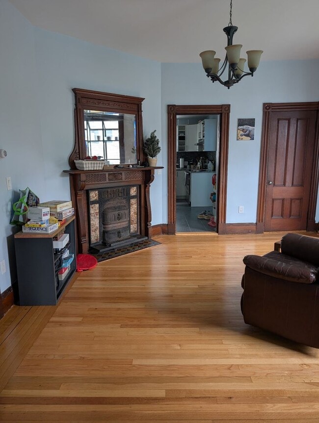 Building Photo - Charming 3-Bedroom, 3-Bathroom Home
