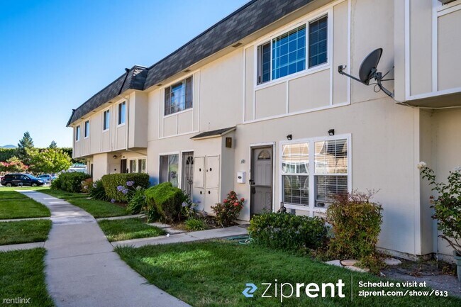 Foto del edificio - 2 br, 1.5 bath Townhome - 5542 Don Ricardo...