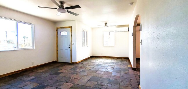 Living room/Dining room - 621 W Solana Ave