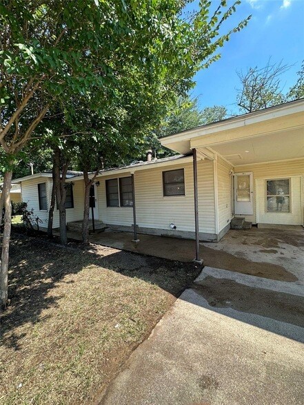 Building Photo - 2022 Wesley Dr