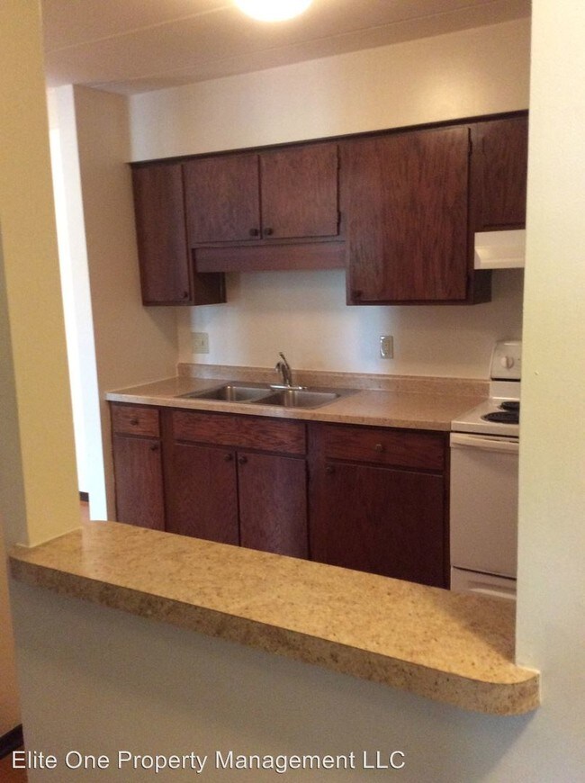 Building Photo - 2060 Meadow Ln