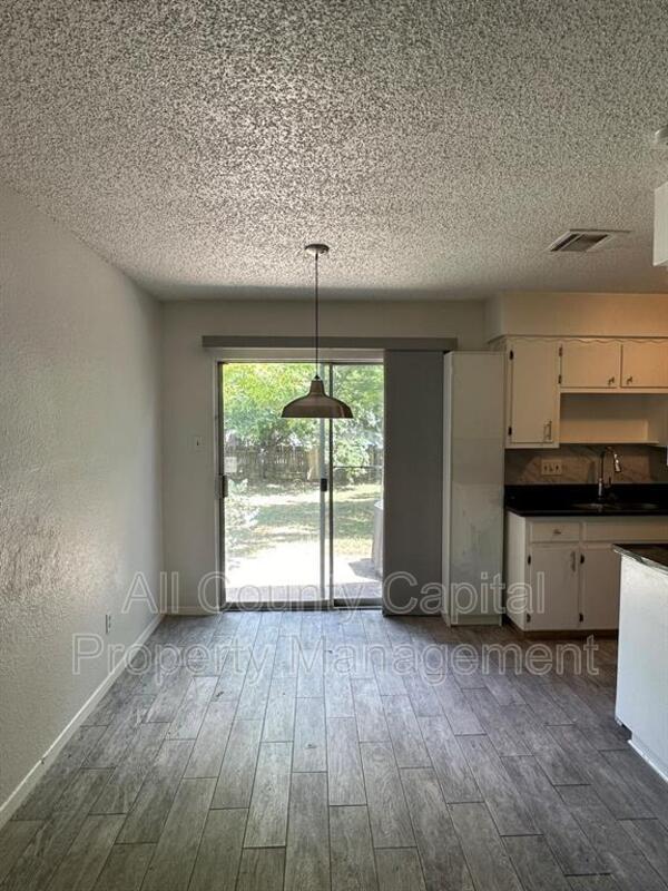 Building Photo - 7709 Meadowview Ln