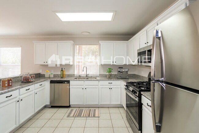 Foto del edificio - 8501 Auburn Drive