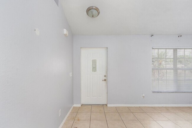 Foto del edificio - Spacious Open Floor Plan 3BR House Lease-P...