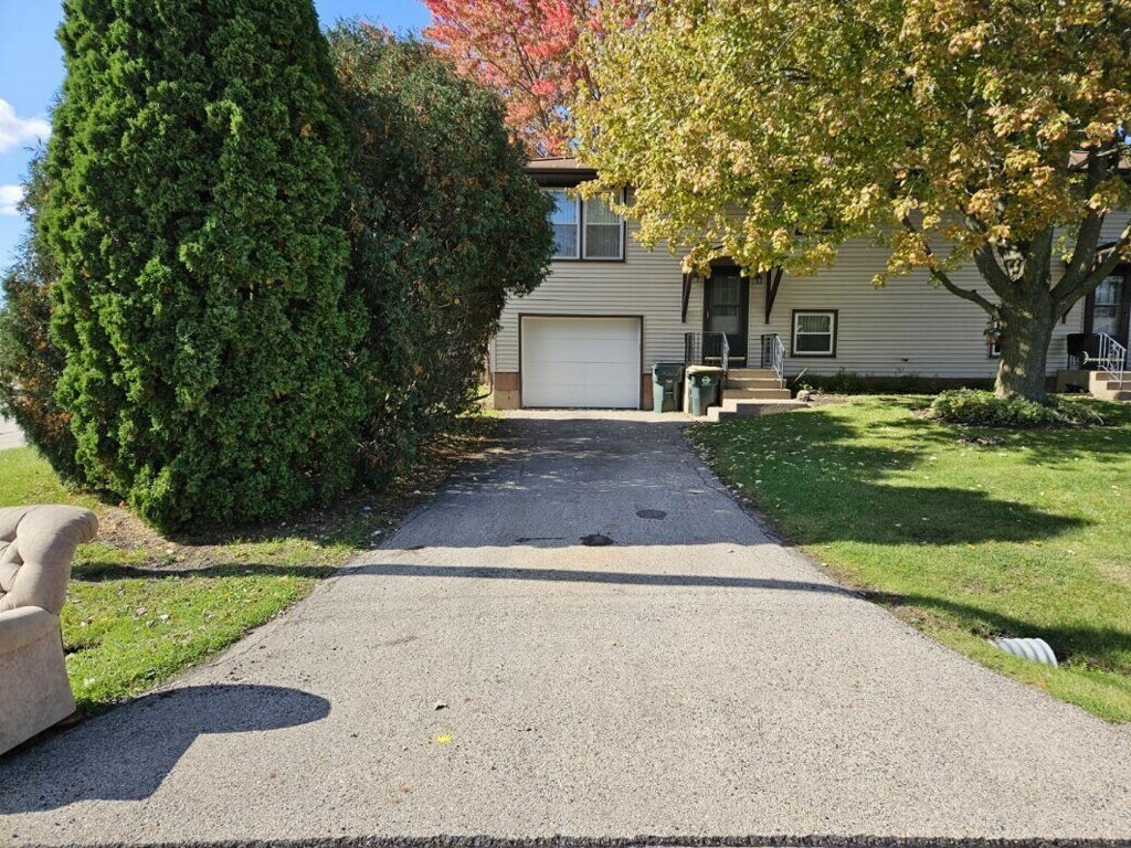 670 Anita Ave, Antioch, IL 60002 Condo for Rent in Antioch, IL