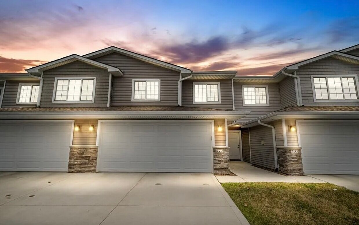 Foto principal - 777 NE Macey Way
