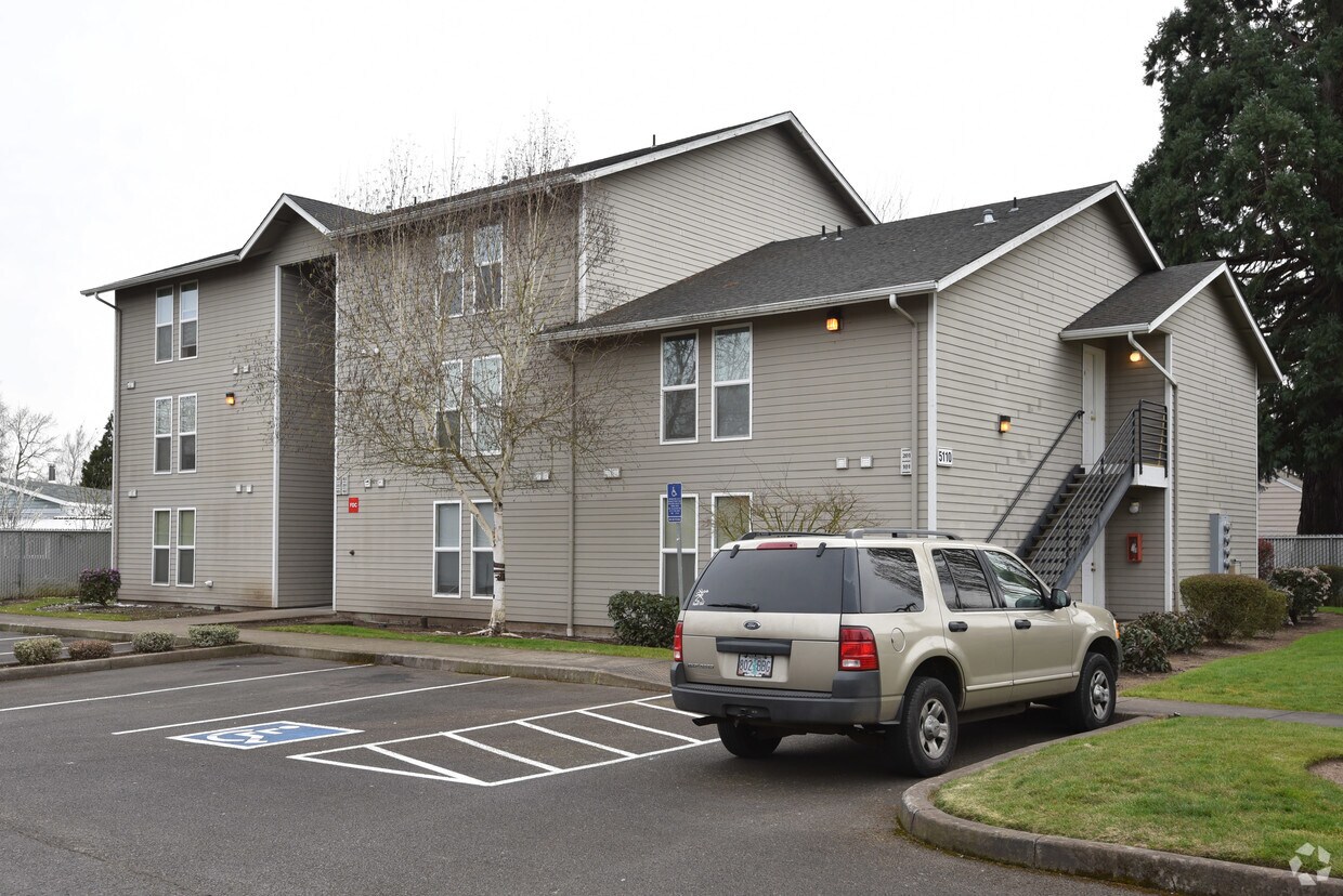 Primary Photo - 10th Ave Apartments