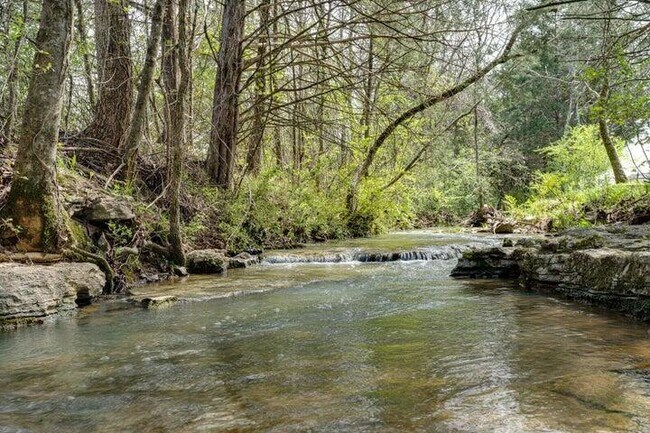 Foto del edificio - 7458 White Pine Dr