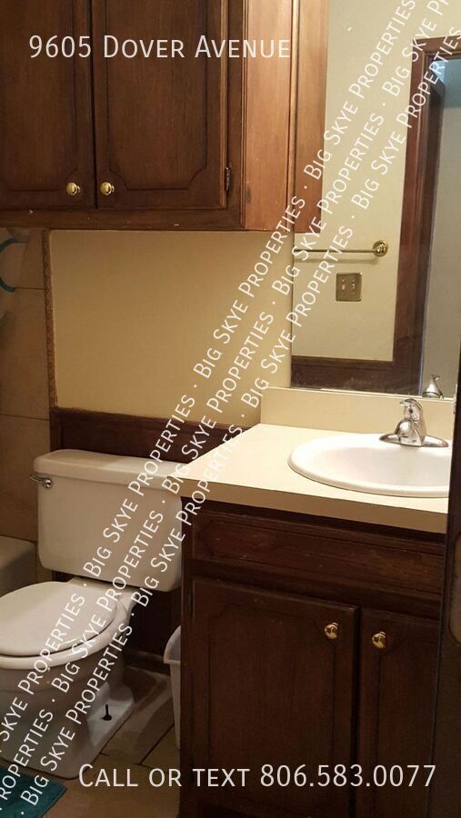 Foto del edificio - 9605 Dover Ave