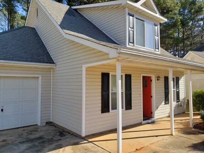 Building Photo - Happy in Hampton