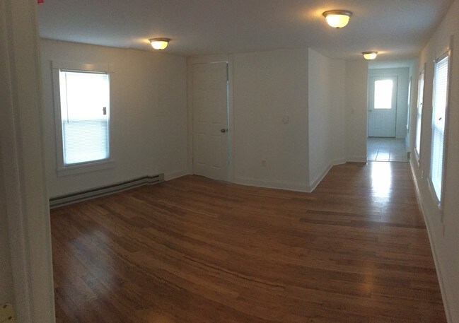 Building Photo - 709 Travers St