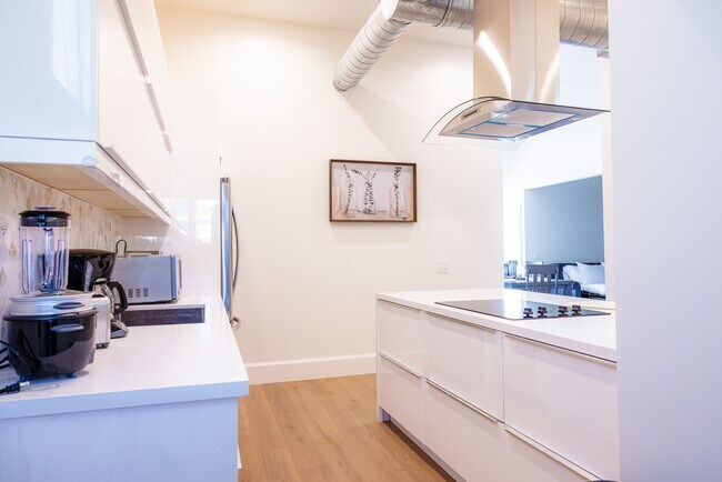 Building Photo - 215 Windward Ave