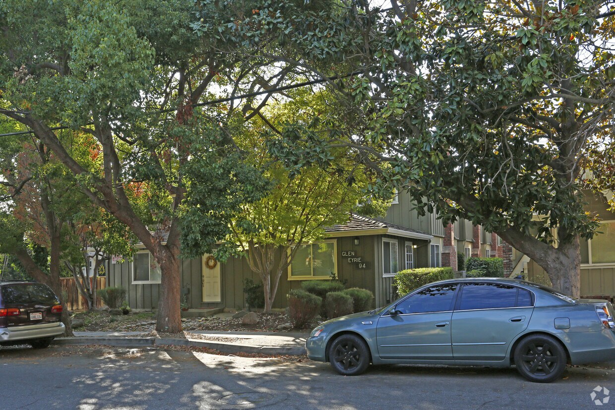 Building Photo - 94 Glen Eyrie Ave