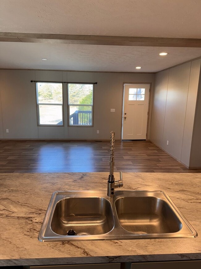 Building Photo - 3 Bedroom || 2 Bathroom in Concord