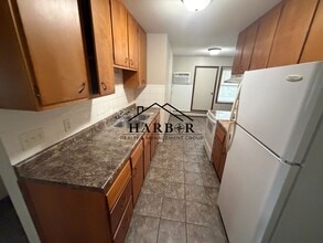 Building Photo - 204 11th Ave NW