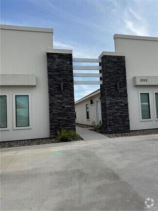 Building Photo - 2022 Summerland Ln
