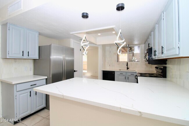 Building Photo - 513 E Kristal Way