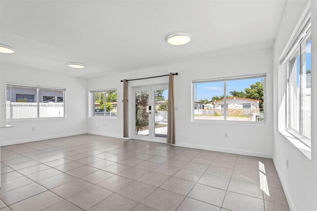 Foto del edificio - 737 NW 4th St