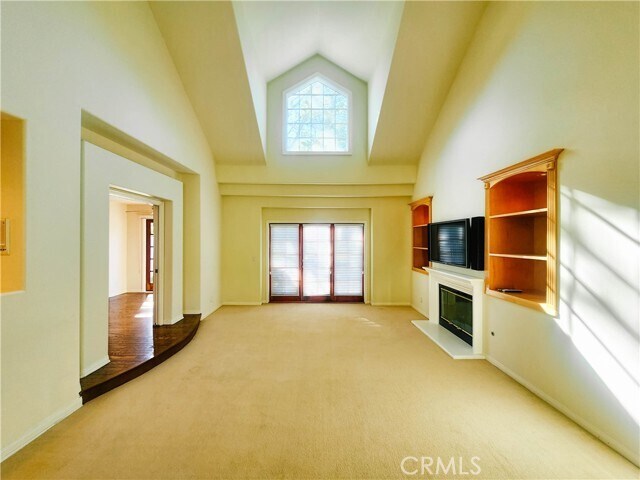 Building Photo - 2 Hillcrest Meadows
