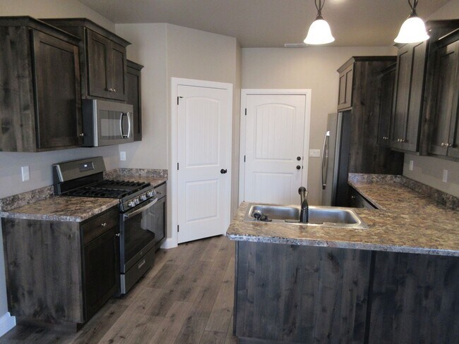 Foto del edificio - **Move-In Bonsu!!! 3 bedroom, 2.5 bath - Newer town home living in the heart of Cedar City!