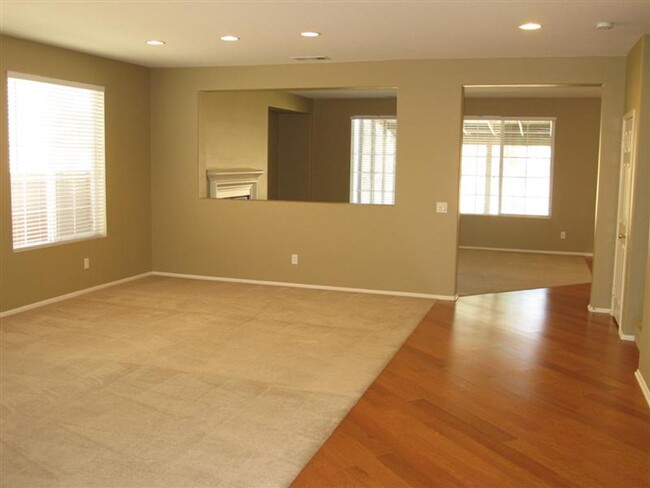 Foto del edificio - Four Bedroom Three Bathroom Home in Murrieta!