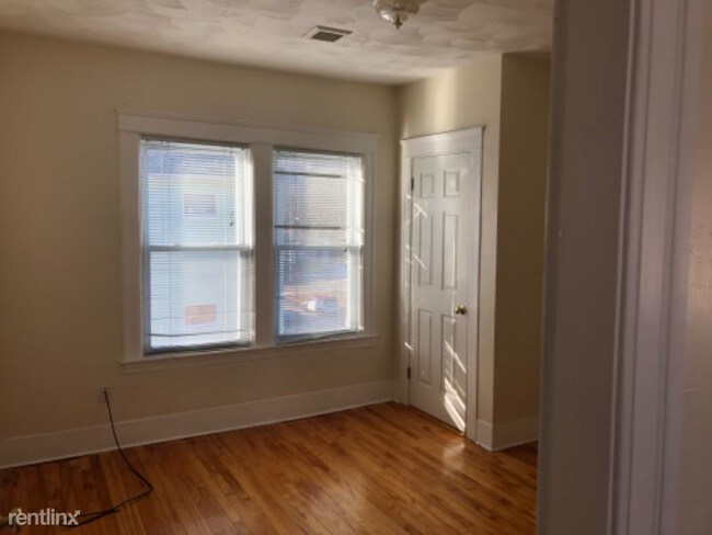 Building Photo - 3 br, 1 bath Condo - 14 stevens road 3 Unit 3