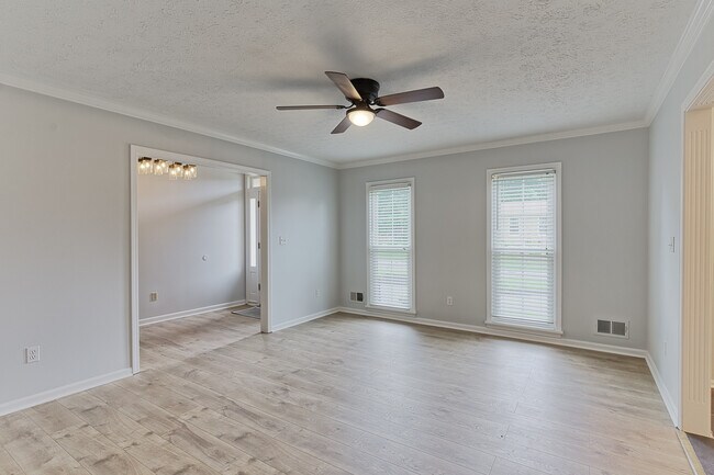 Foto del edificio - 6714 Copperfield Rd