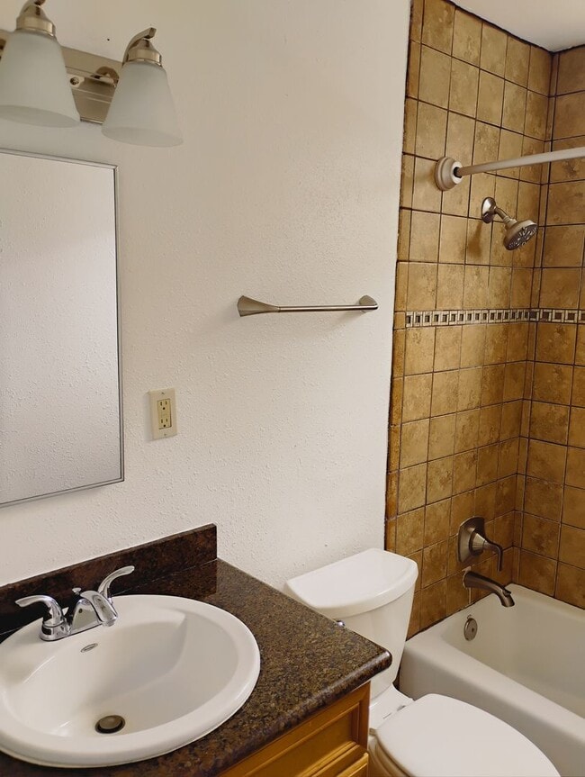 Building Photo - 5130-5140 Roseland Street