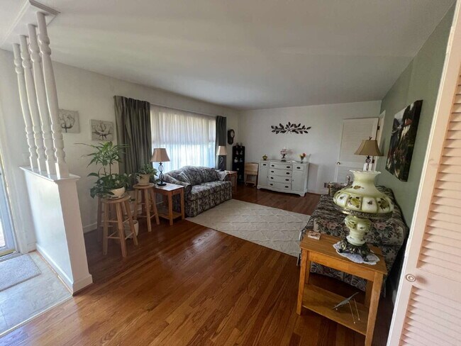 Building Photo - Lovely one level, 3-bdrm House in SW Roano...