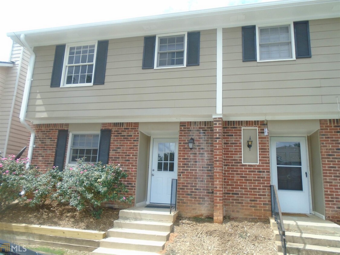 Primary Photo - 2110 Kings Gate Cir SW