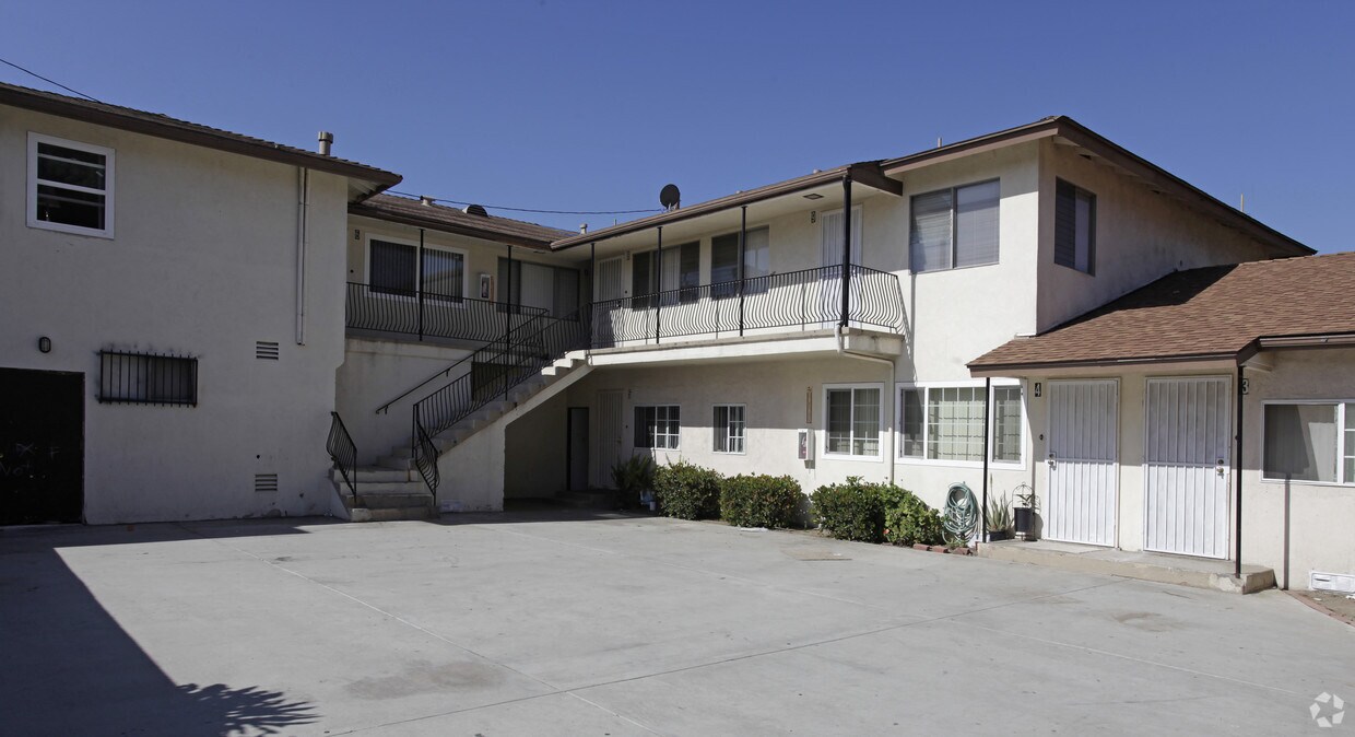 Building Photo - Fay Lane Apartments