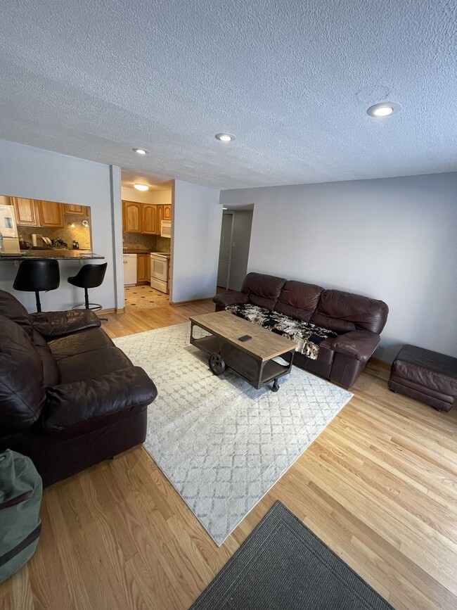 Building Photo - 9426 Bay Colony Dr