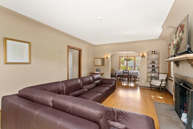 Foto del edificio - 1526 Thorndyke Ave W