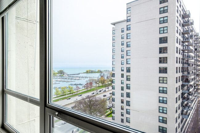 Building Photo - 3450 N Lake Shore Dr