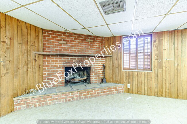 Foto del edificio - 4825 E 23rd St