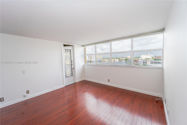 Foto del edificio - 100 Golden Isles Dr