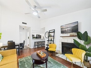 Building Photo - 806 W 24th St