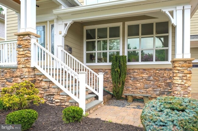 Building Photo - 5905 Lone Oak Dr