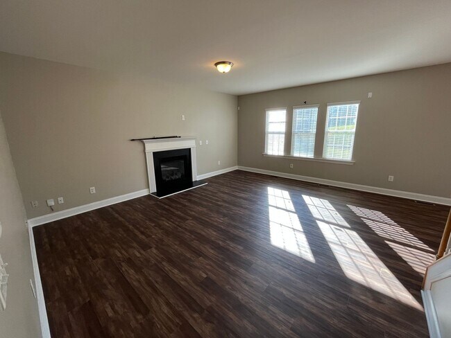 Building Photo - Excellent 4BD, 2.5BA Durham Home with Spac...