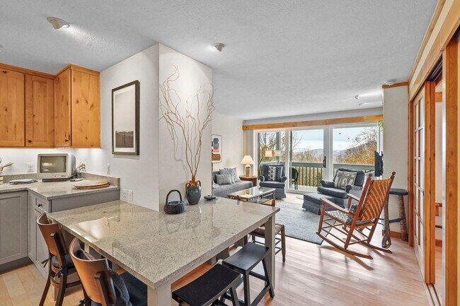 Building Photo - 161 Skyleaf Dr