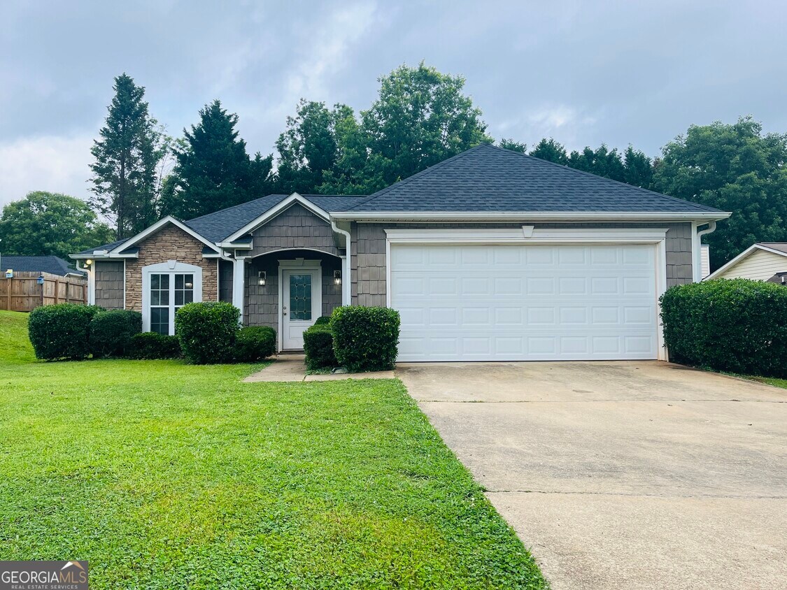 Foto principal - 111 Dixie Creek Dr
