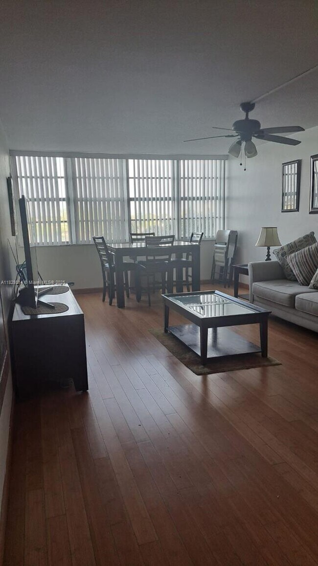 Foto del edificio - 1301 NE Miami Gardens Dr