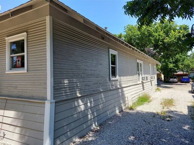 Building Photo - 2315 Gilford St