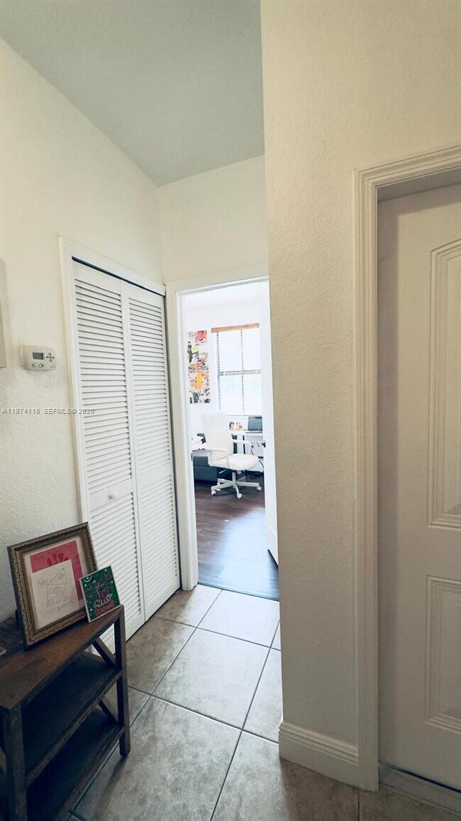 Foto del edificio - 10131 NW 10th St